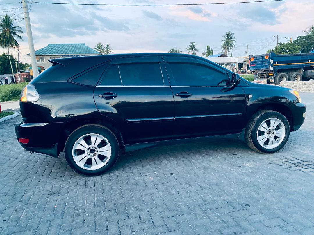 A picture of TOYOTA HARRIER