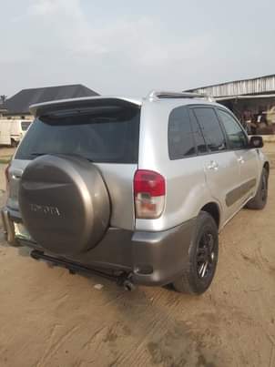 A picture of Toyota RAV4 2004 Model Buy and drive 2 5 buyer
