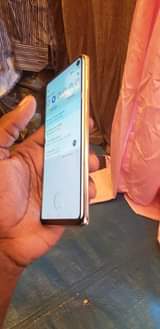 A picture of SAMSUNG S10