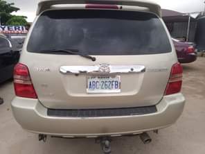 A picture of Toyota Highlander 2004 model 4 sale Clean body and interior
