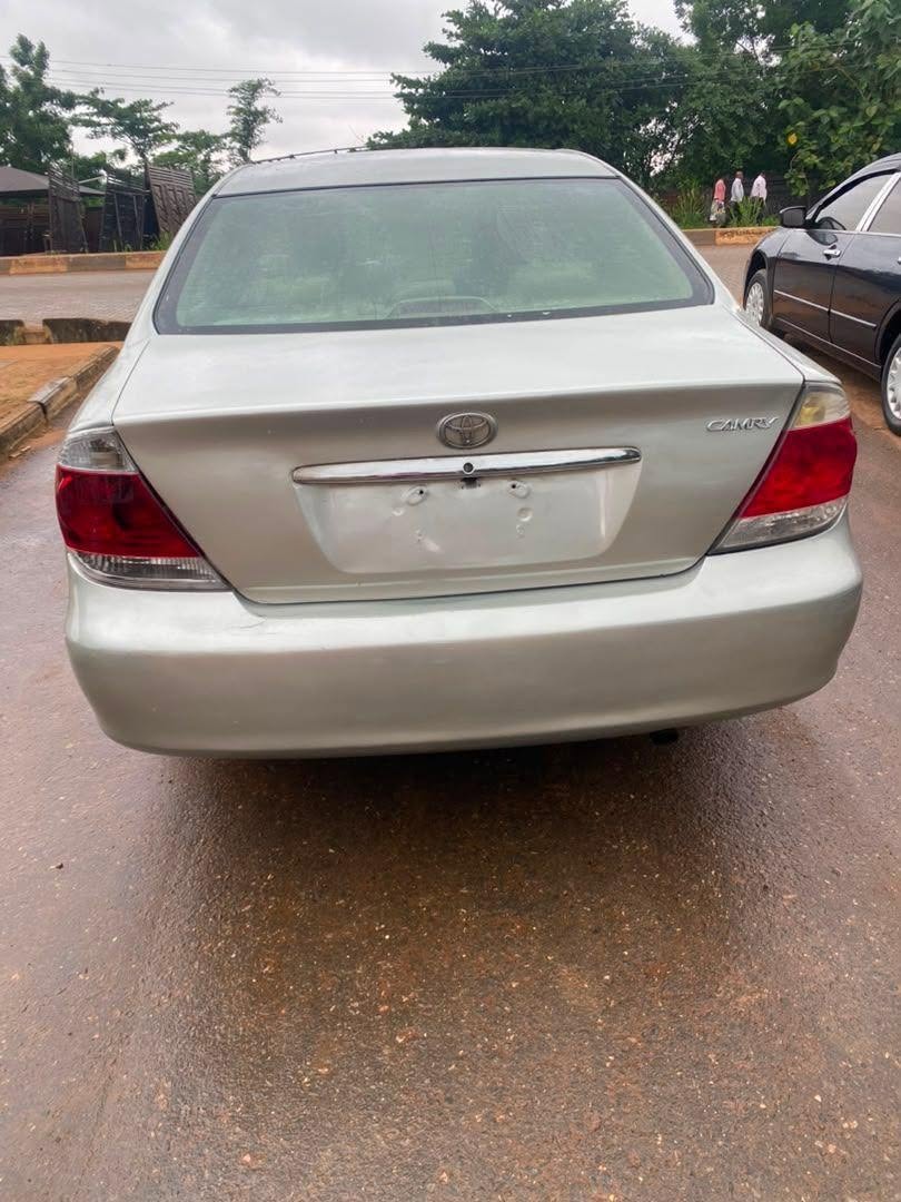 A picture of Toyota Camry 06