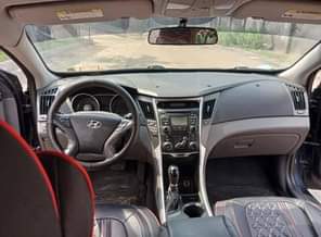 A picture of 2012 HYUNDAI SONATA Features V4 engine Neat Leather seats First