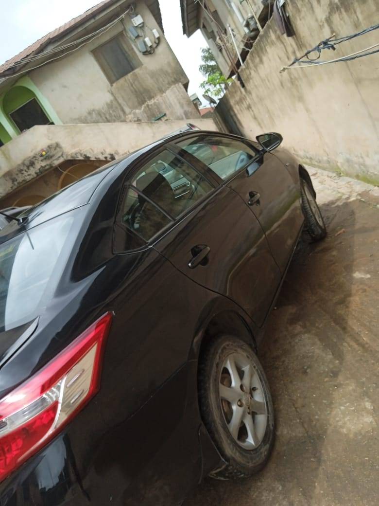 A picture of Toyota Yaris manual 2014