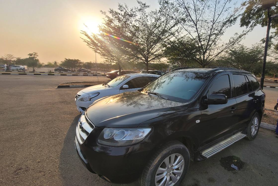 A picture of HYUNDAI SANTA FE 2008