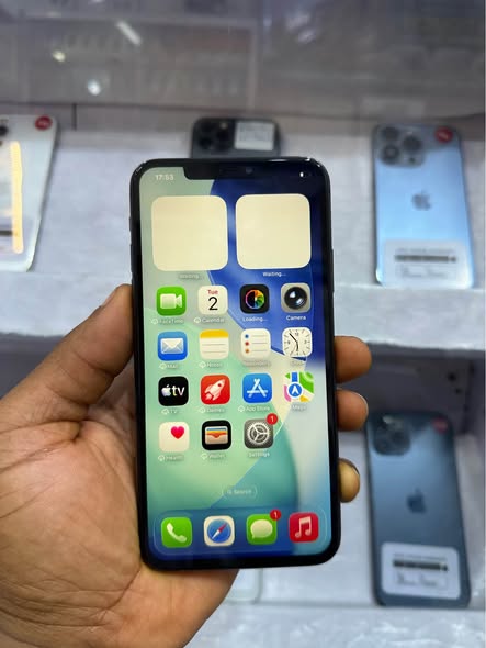 A picture of iPhone 11pro max 256gb