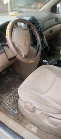 A picture of Toyota Sienna 2005 model