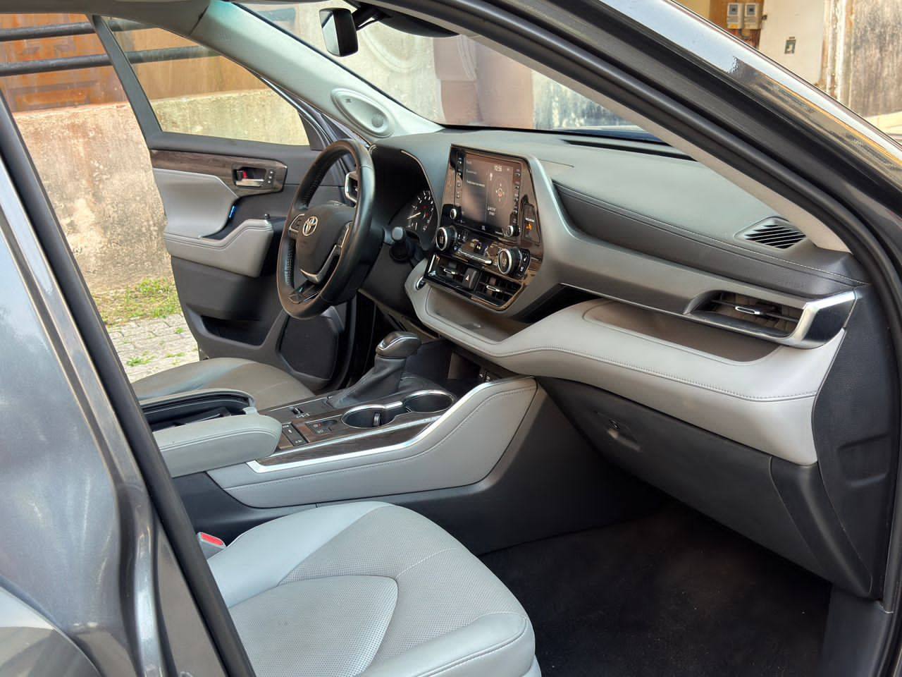A picture of Toyota highlander 2020