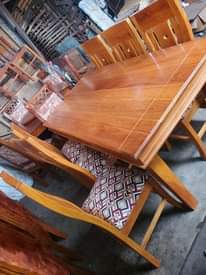 A picture of DINING TABLE