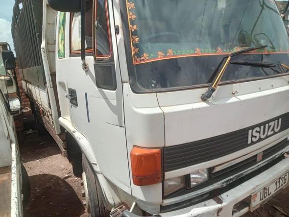 A picture of ISUZU FOWARD TRUCK