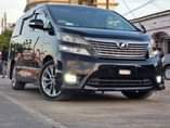 A picture of Toyota Allphard Black Chases