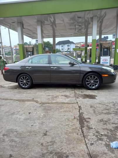 A picture of JUST ARRIVED FOREIGN USED 2004 LEXUS ES330 ACCIDENT FREE CATALYST