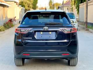 A picture of TOYOTA HARRIER