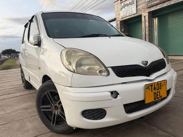 A picture of TOYOTA FUNCARGO REG DEL YEAR 2O04 ENGINE CC 1290
