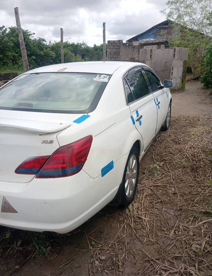 A picture of 2005 Toyota Avalon