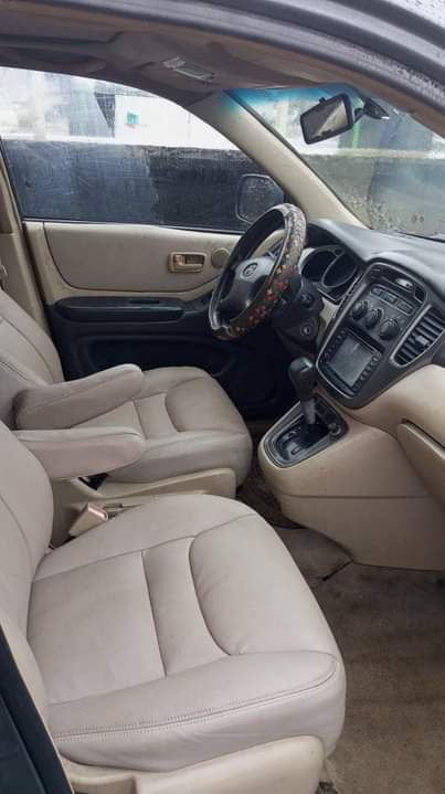 A picture of Neatly used Toyota highlander Buy and drive Sound engine Gear