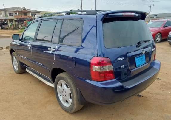 A picture of Danny Yung smart Autos Neatly Naija used Toyota Highlander 06