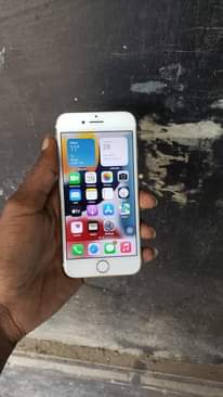 A picture of iPhone 7 Plain 128gb bei 190 000 0655695769 battery 99