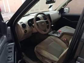A picture of Ford Explorer 2005