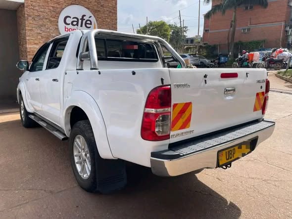 A picture of Toyota Hilux Vigo 2012 3 0cc diesel 1kd Auto 82M