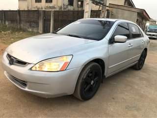 A picture of Honda Accord 05