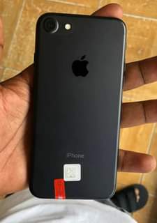 A picture of Nauza iphone 7plain
