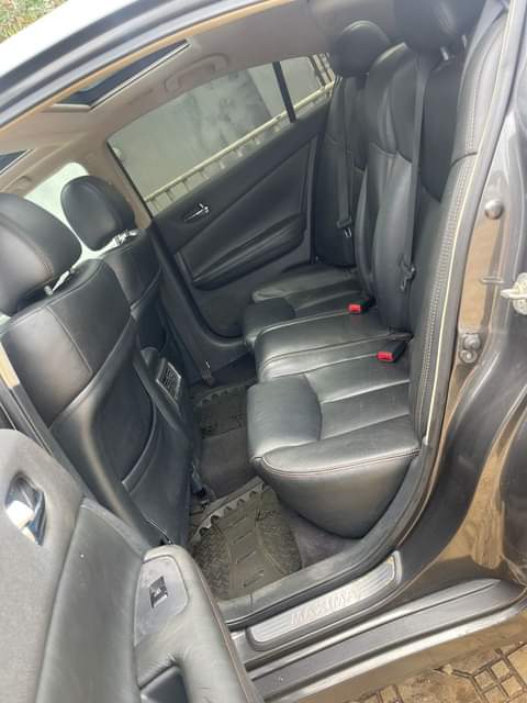 A picture of Nissan Maxima 011