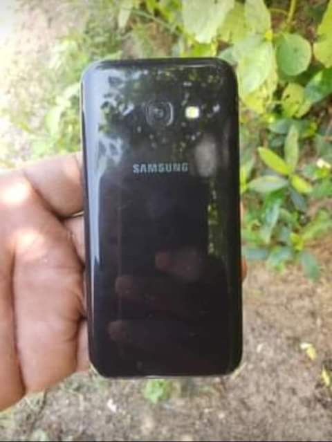 A picture of SAMSUNG A3