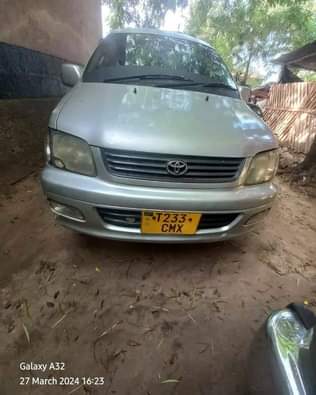 A picture of TOYOTA NOAH