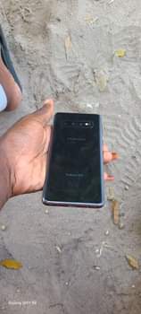 A picture of Samsung s10 plain