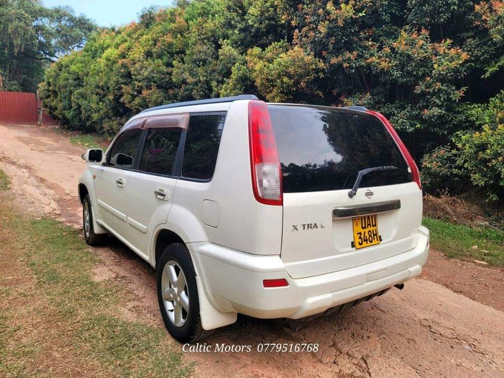 A picture of 2000 XTRAIL s