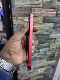 A picture of IPhone 12 128GB