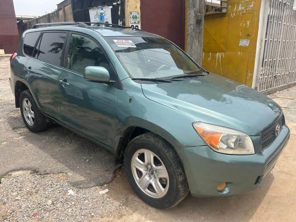 A picture of Nigeria used Toyota RAV4 2007