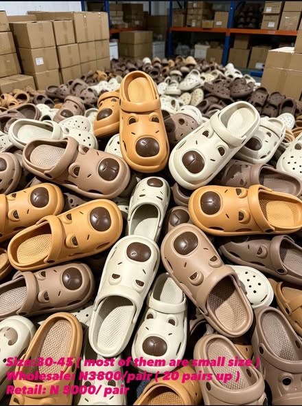 A picture of Crocs man slippers woman slippers flats