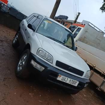A picture of Toyota Rav4 on Quick Sale 10.5million slightly negotiable or whatsapp