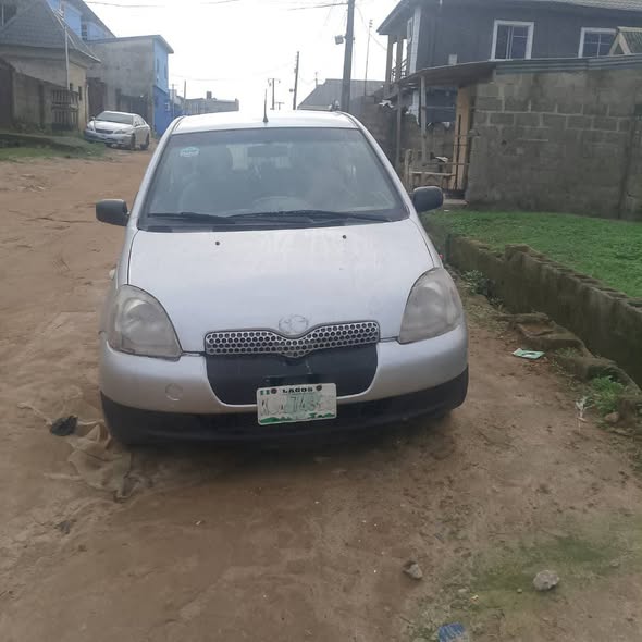 A picture of Toyota Yaris 2 doors Manual