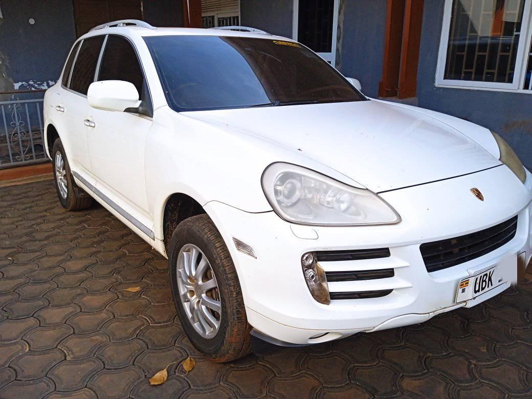 A picture of Porsche Cayenne 0700327795 