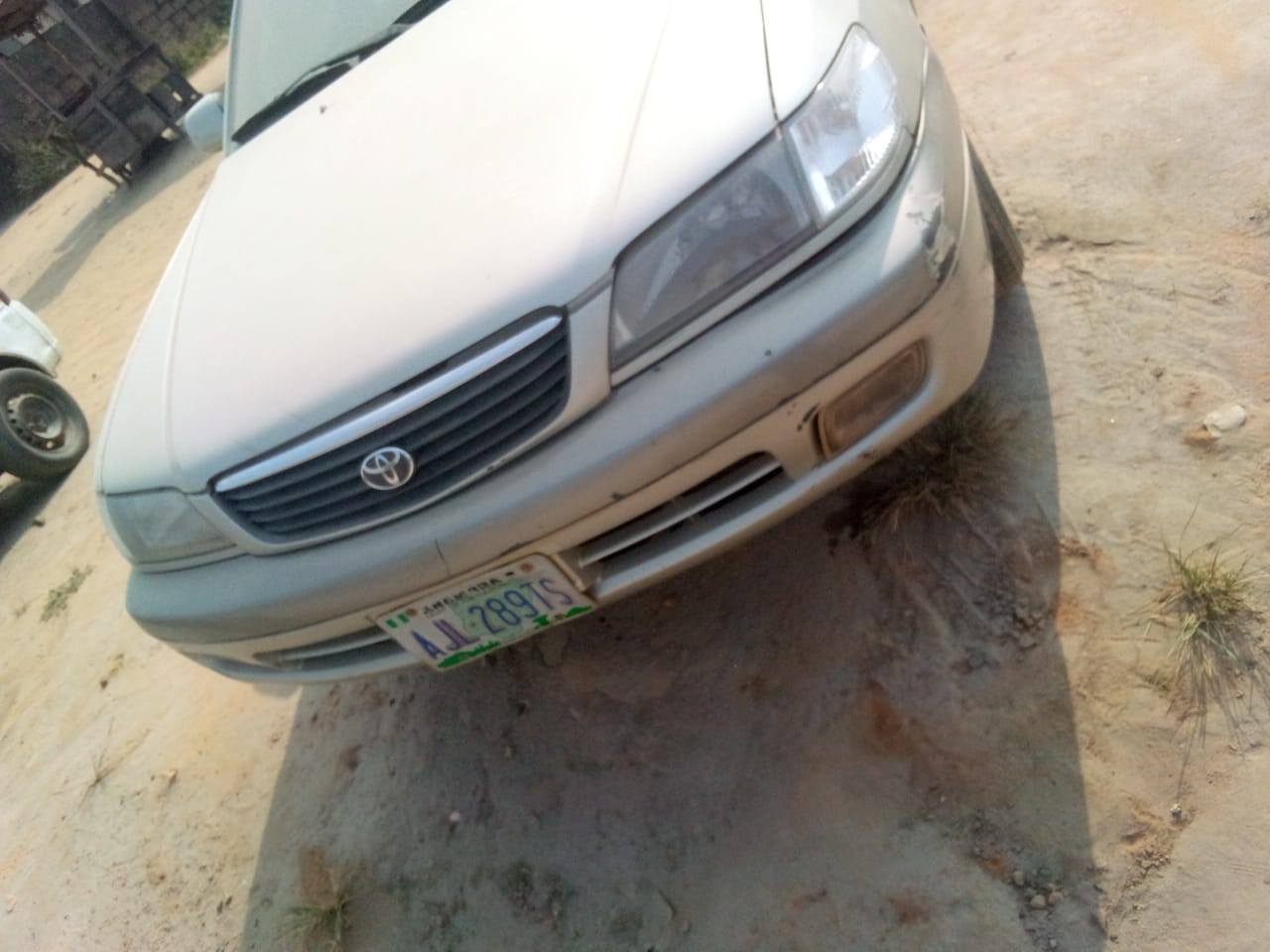 A picture of Toyota corona 04