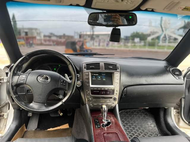 A picture of LEXUS IS350