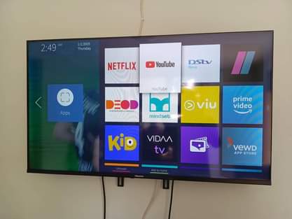 A picture of Friji la kioo lita 370 na Hisense inch 43 smart