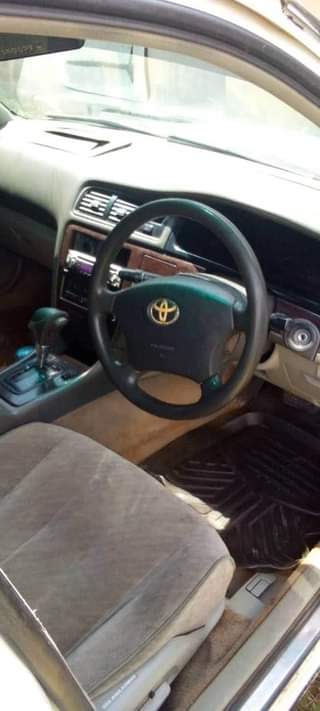 A picture of Toyota cresta