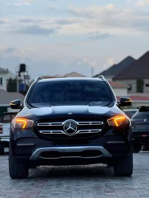 A picture of 2019 Mercedes Benz GLE450 keyless premium luxury interior accident free