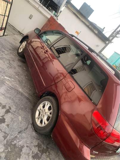 A picture of Toyota Sienna 2005 model 08067746090 