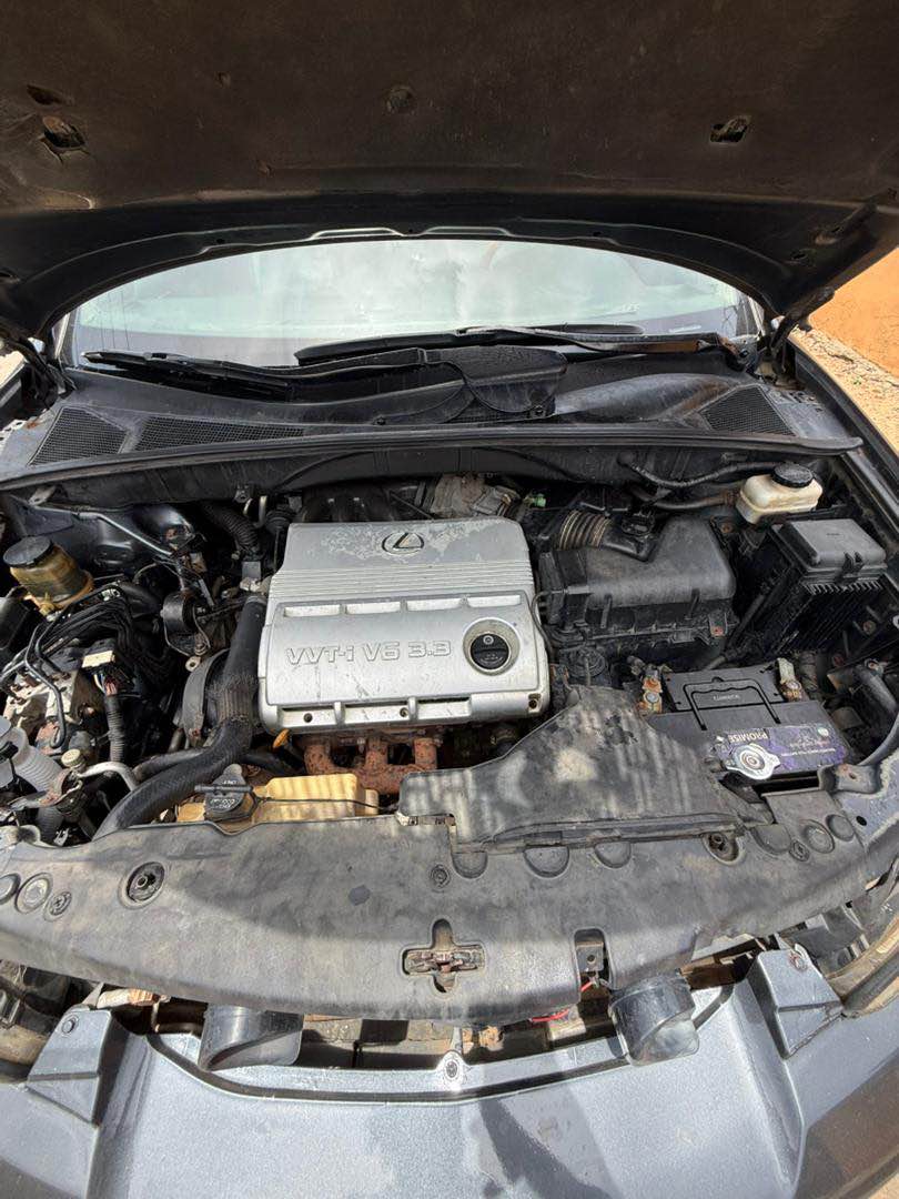 A picture of Lexus Rx330