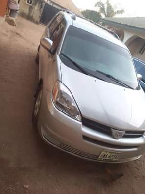 A picture of Toyota Sienna 2005 model 4 sale Clean partial first body