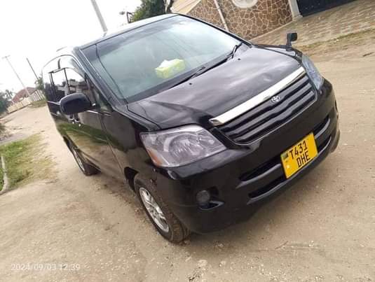 A picture of TOYOTA NOAH