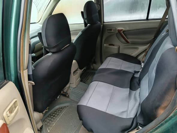 A picture of Toyota RAV4 04