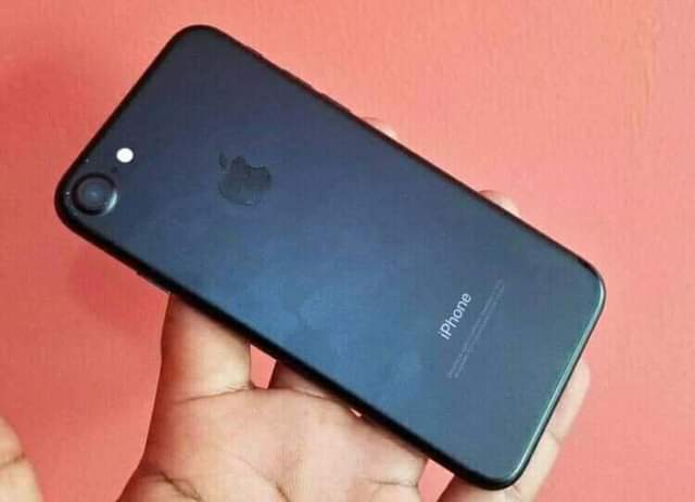 A picture of IPhone 7G GB 32