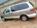 A picture of 1998 Toyota sienna