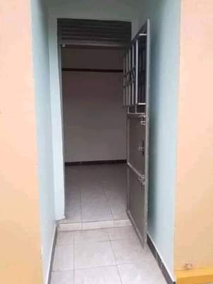 A picture of room for rent