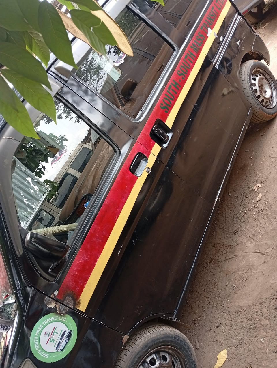 A picture of DAIHATSU mini Bus